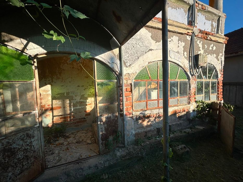 Imobiliare - casa veche cu pământ