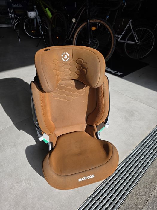 Scaun auto pentru copii maxicosi
