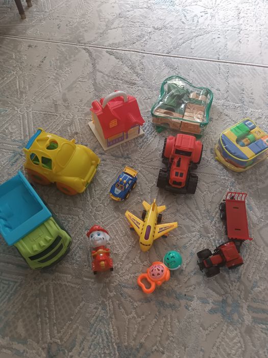 Набор игрушек разных