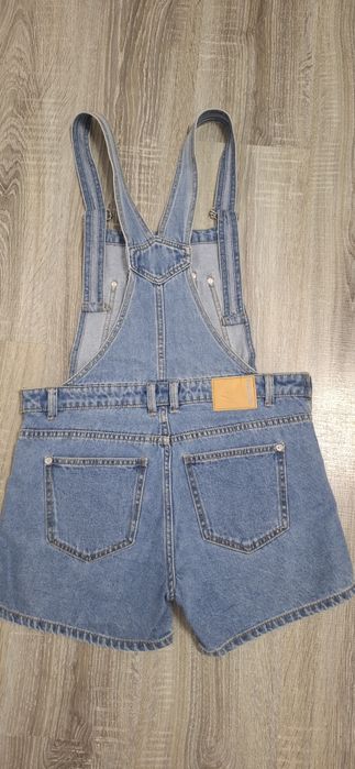 Salopeta de blugi cu pantalon scurt