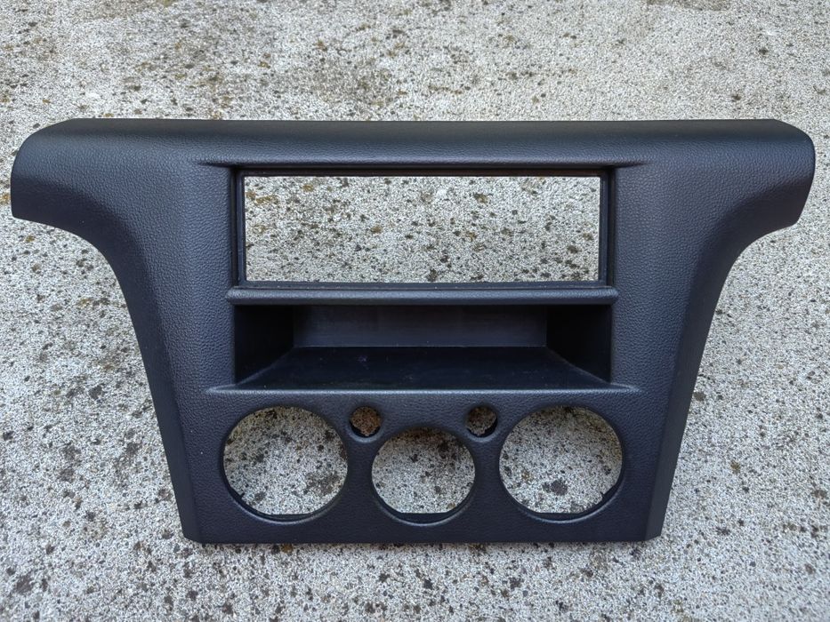 Лицева част за табло Micubishi Outlender