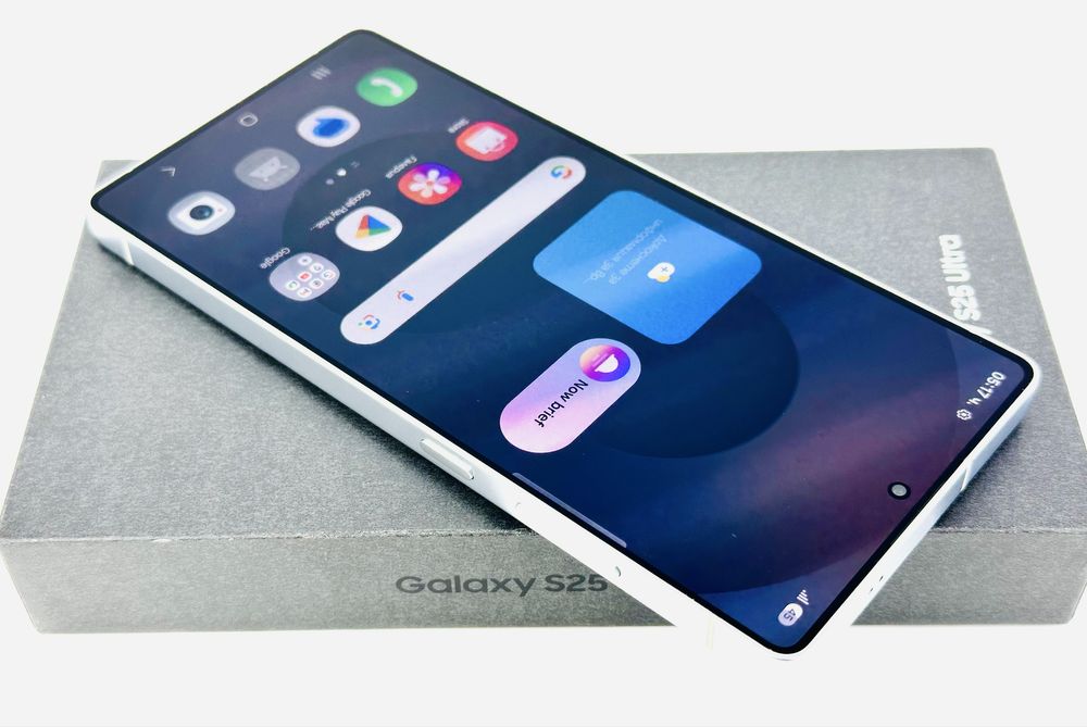 KATO НОВ! Samsung S25 Ultra 5G 256GB 12RAM Silverblue 2г. Гаранция!