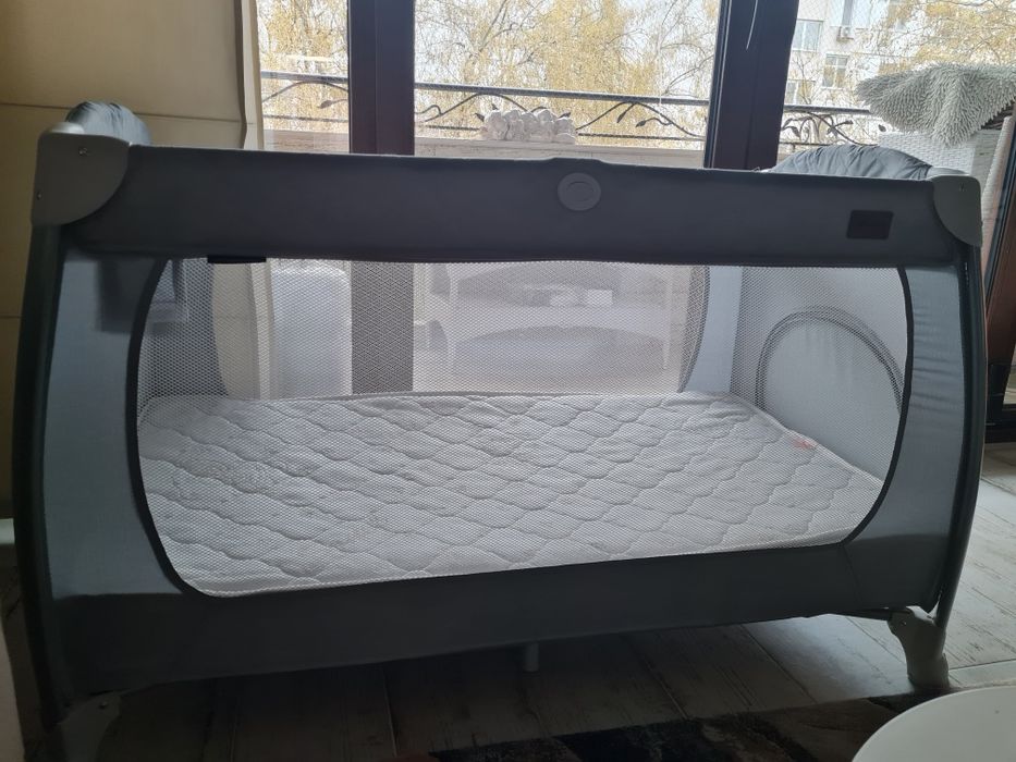 Детска сгъваема кошара с матрак и повивалник