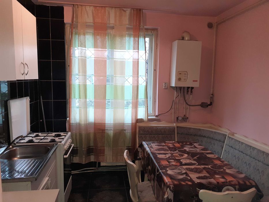 Apartament 2 camere de închiriat Hunedoara zona Teatru