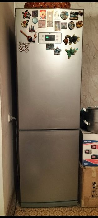 Холодильник LG..