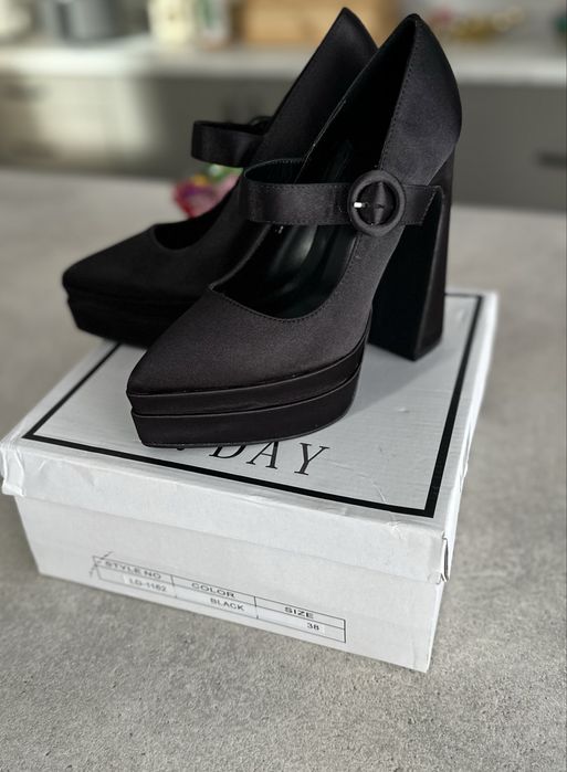 Pantofi noi tip stiletto