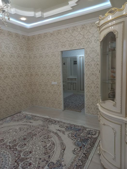 Ж/К Гаухартас   трехэтажный дом.