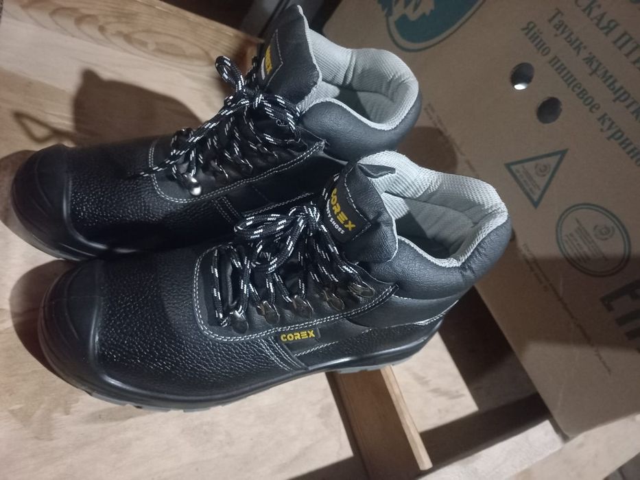 Продаются ботинки