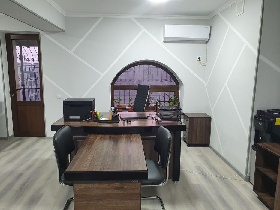 Kichik ofis barcha jixozlar bilan