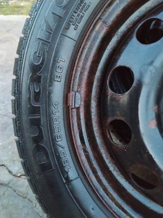 De vânzare cauciuc și jante 4 bucăți în stare bună.