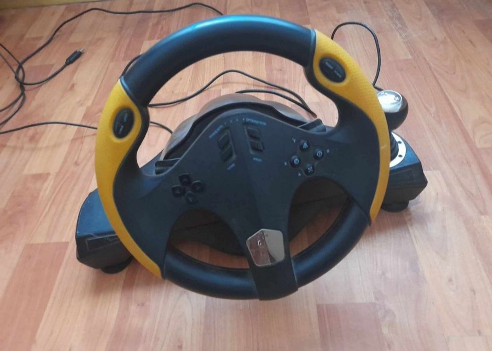 Vând volang gaming Myria + pedale