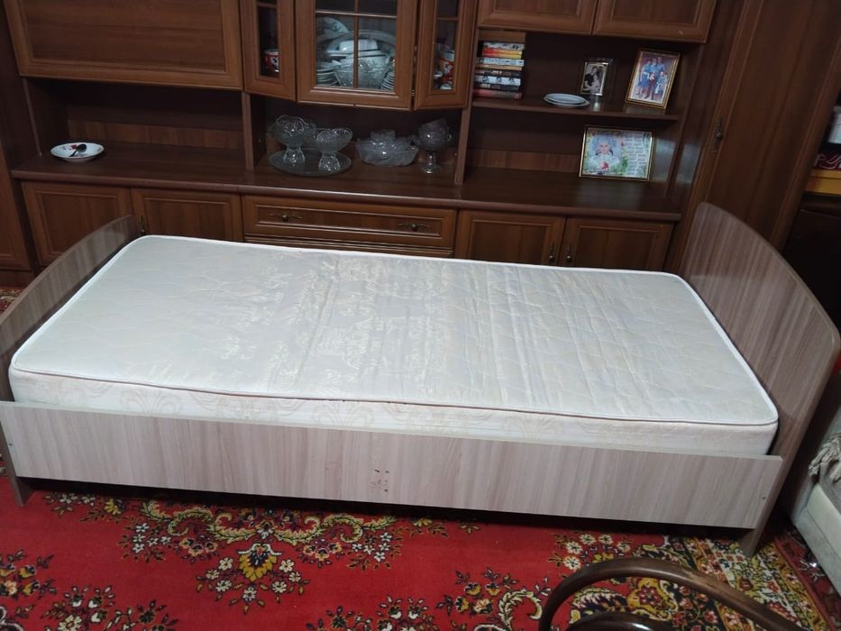 Продам односпальную кровать