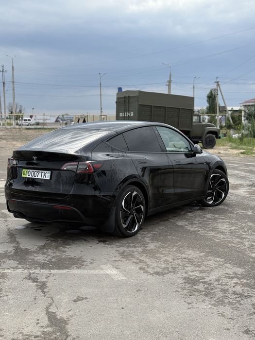Tesla Model Y Dual motor 4wd