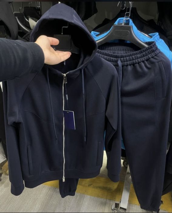 Срочно!! Продаю новую спортивку синего цвета