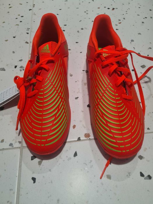 Обувки за футбол Adidas Predator