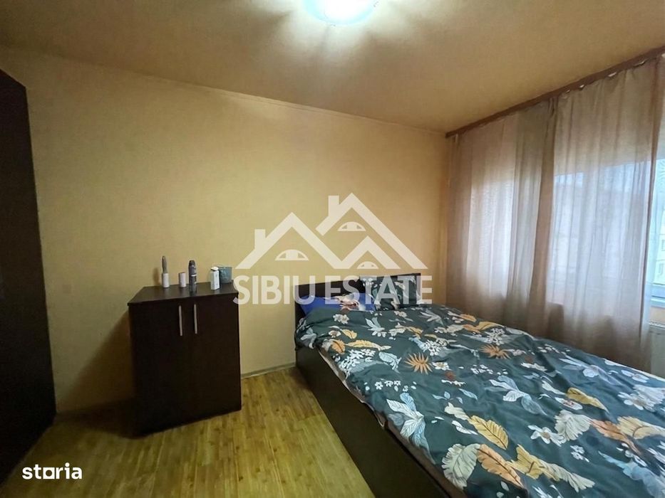 Apartament luminos cu 2 camere, la mansardă, în zonă căutată