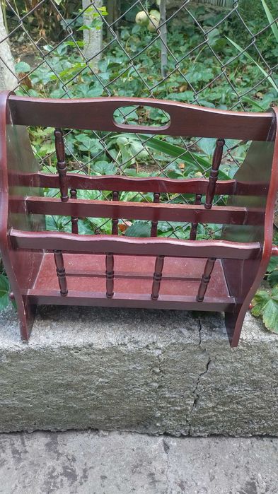 Стара метална туба , дървени поставки