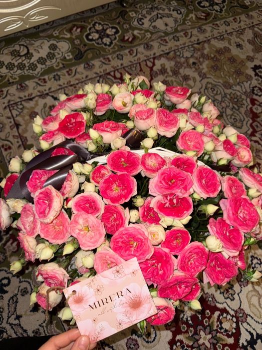 Цветы в корзине свежие