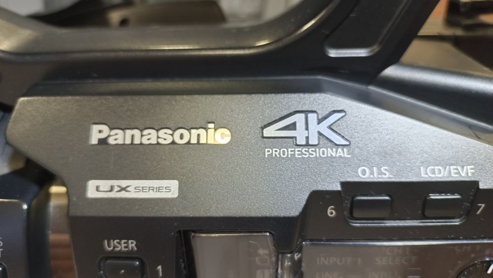 Видеокамера Panasonic AG_UX90