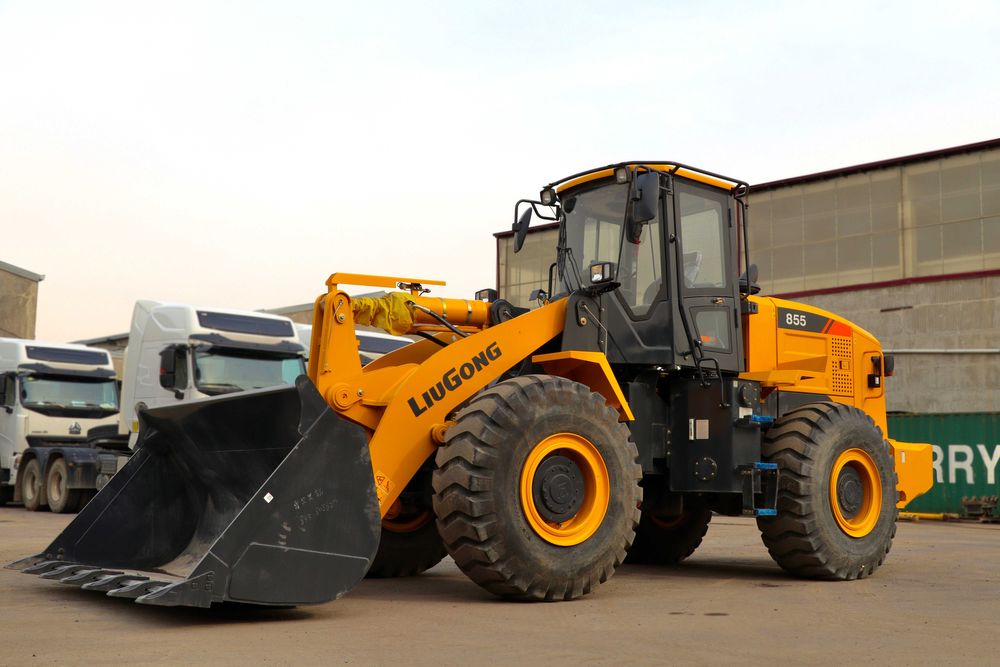 Yangi Frontal pogruzchik 855, 3 m³