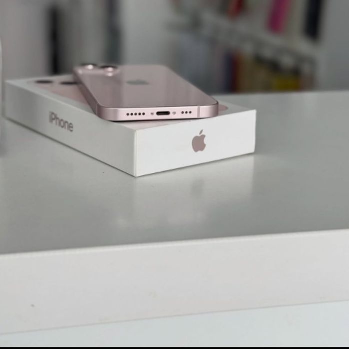 Продавам айфон 13