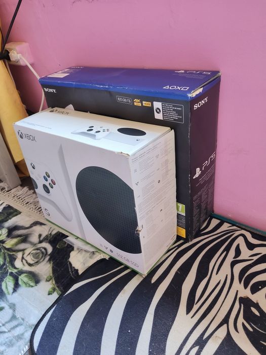 Xbox series s și volan Xbox