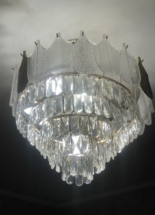 Продаю хрустальную люстру