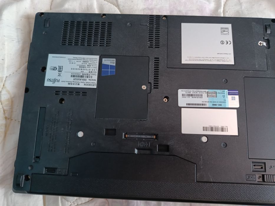 Vând laptop Fujitsu Siemens Lifebook