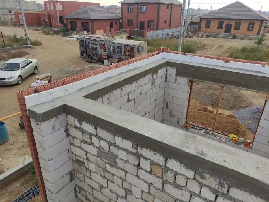 Бригада строителей