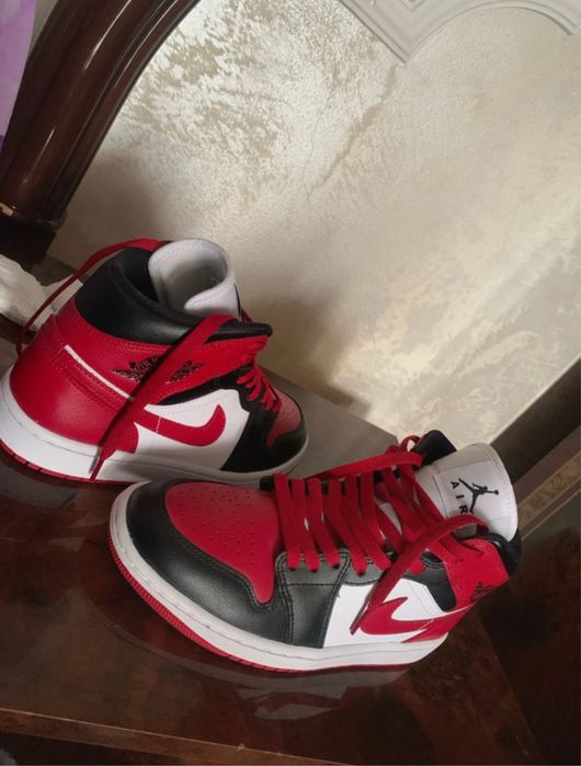 Nike jordan 1 mid