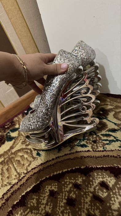 Продам туфли высокие и на платформе можно high heels