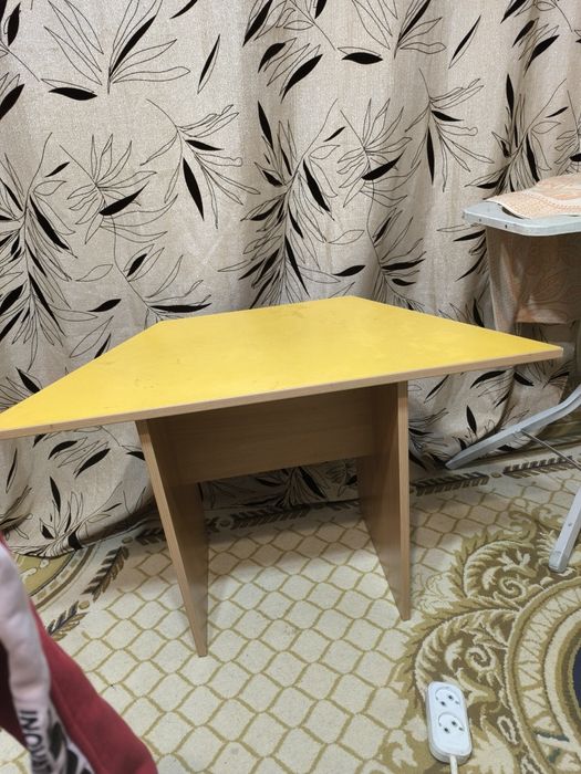 Продам детский столик