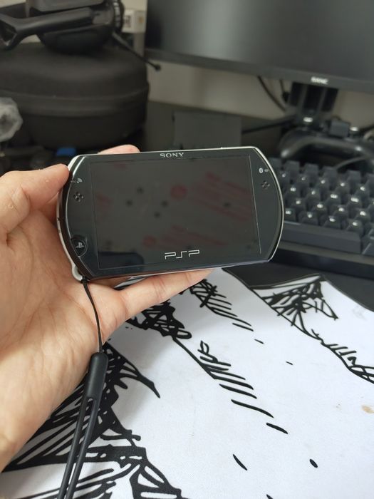 Продам Psp go 16 Gb