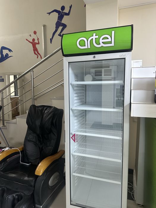 Artel vetrina holodilnik