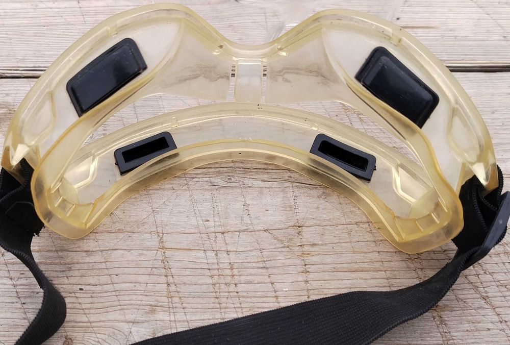 Очки защитные строительные.