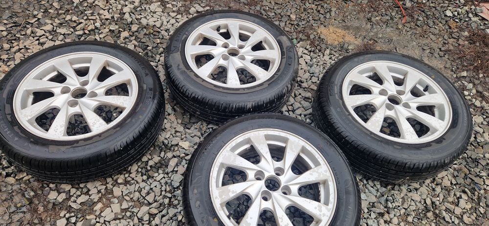 Продам диски с шинами в комплекте