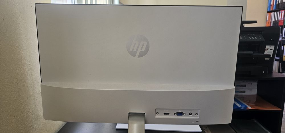 HP Монитор 24 инча бял