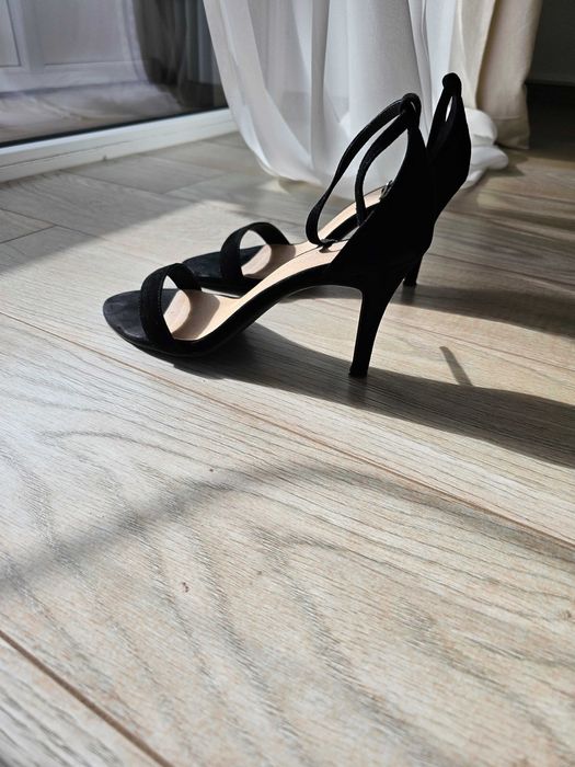 Sandale negre piele intoarsă