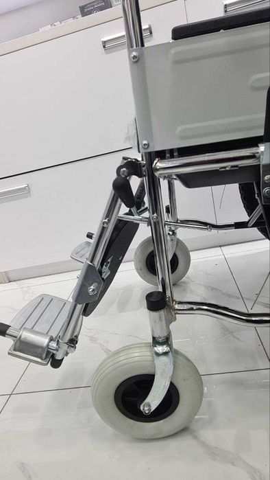 Инвалидная коляска с туалетной горшком