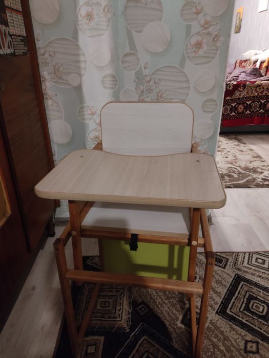 Продам детский столик для кормления