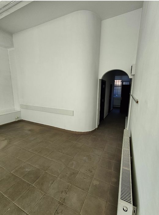 Spațiu comercial de închiriat – poziție excelentă, vitrină stradală