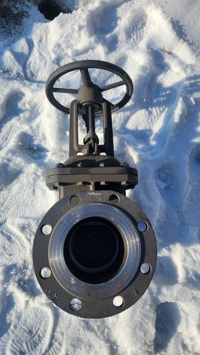 Продам задвижки 150 и 100