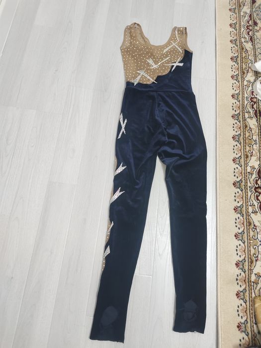 Гимнастический купальник (комбинезон)