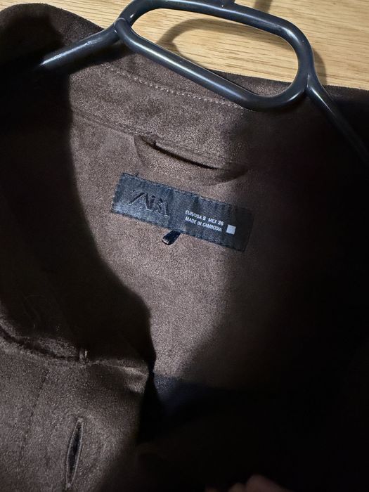 Свободен костюм от Zara.