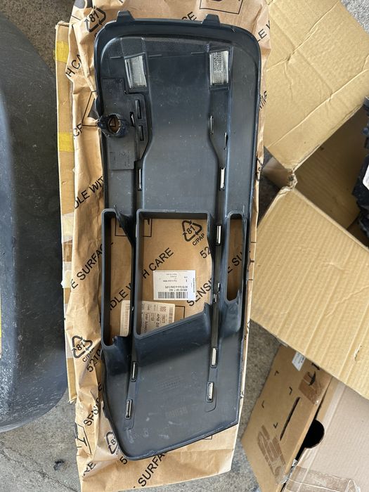 Audi Q7 S line 17-19г Пр. Лява решетка за броня