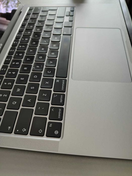 Vând Macbook Air 13-inch
procesor Apple M1 , 8 nuclee CPU si 7 nuclee GPU,
8GB, 256GB, Space Grey, INT KB [mgn63z