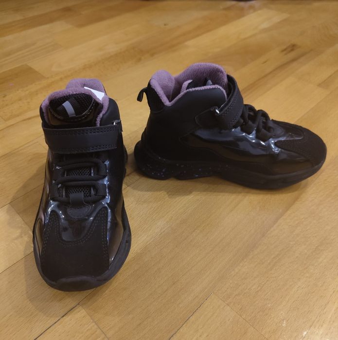 Продам детскую обувь