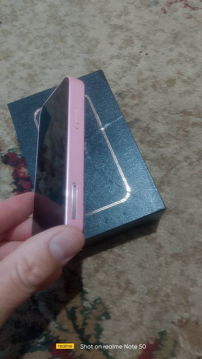 Mini smartfon sotiladi