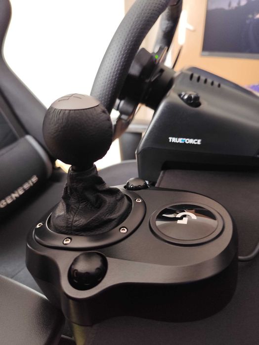 Геймърски волан Logitech G923 + Shifter за PS5/PS4/PC