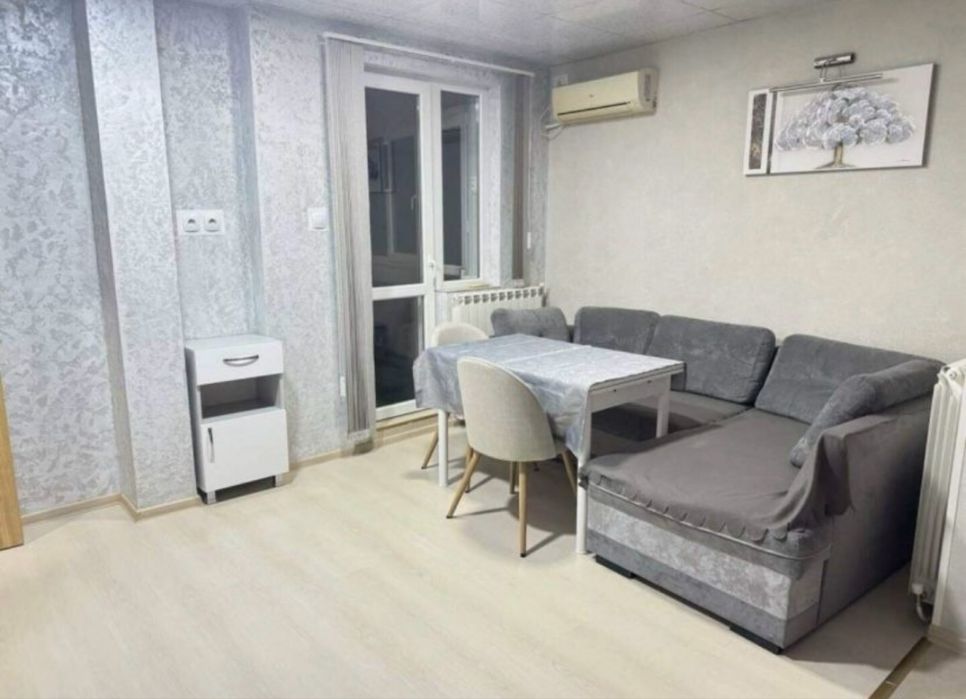 Дава се под наем Едностаен апартамент в Русе, Център - 55 кв.м за 382.5 € - Снимка #2